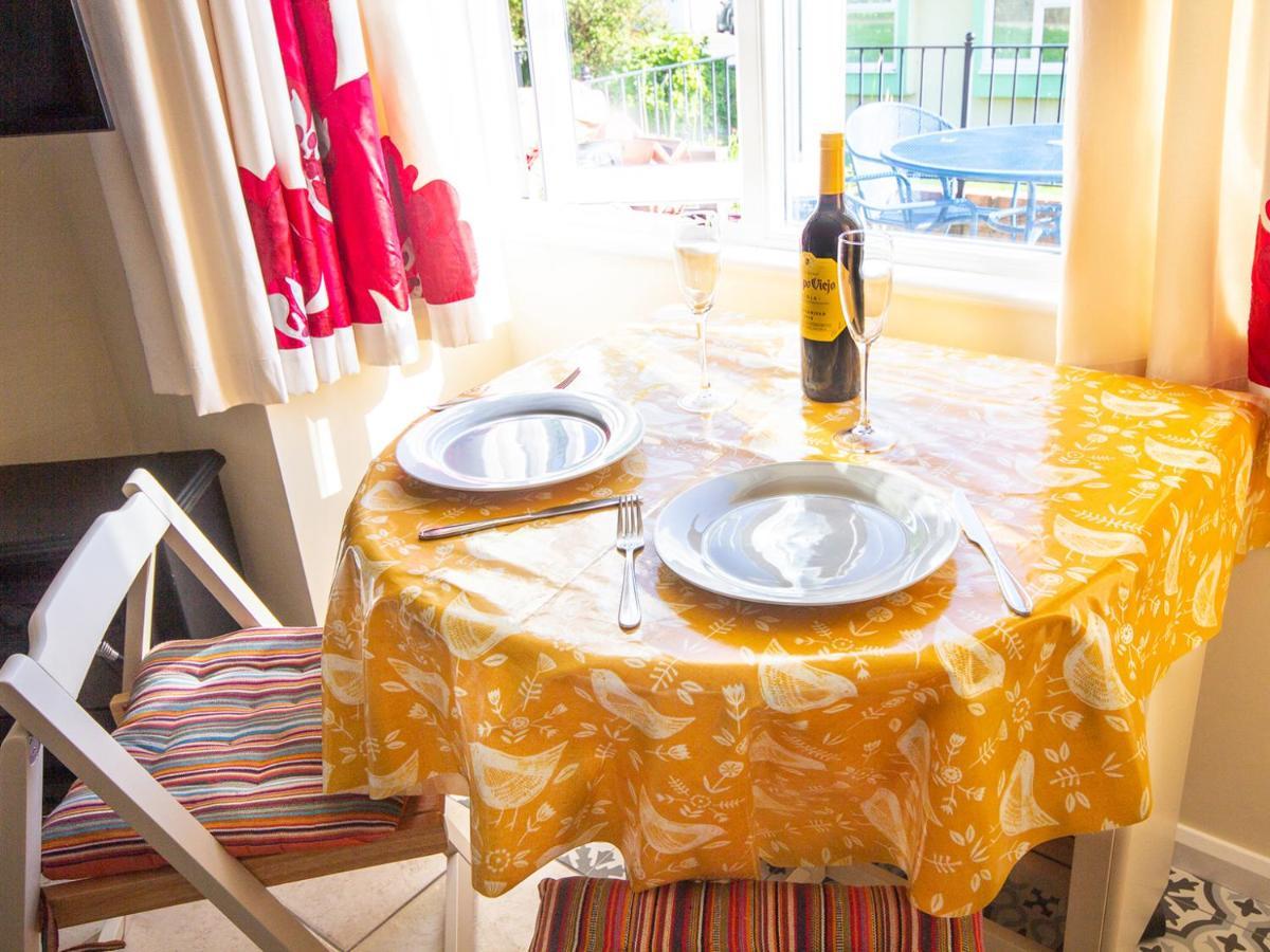 Dart Haven - Cheerful Holiday Bungalow In Galmpton Esterno foto